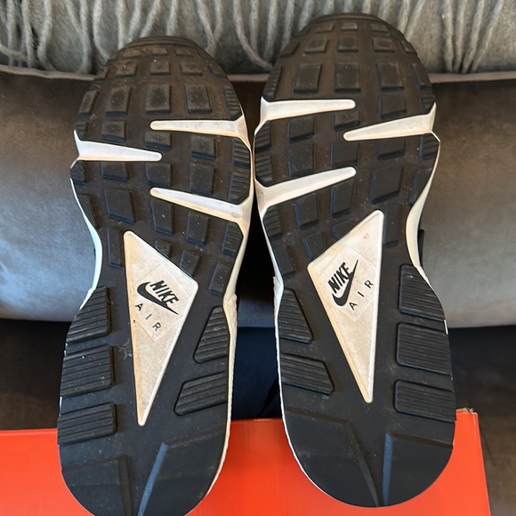 Men's size 13 Black Nike Air Huarache - Picture 4 of 5
